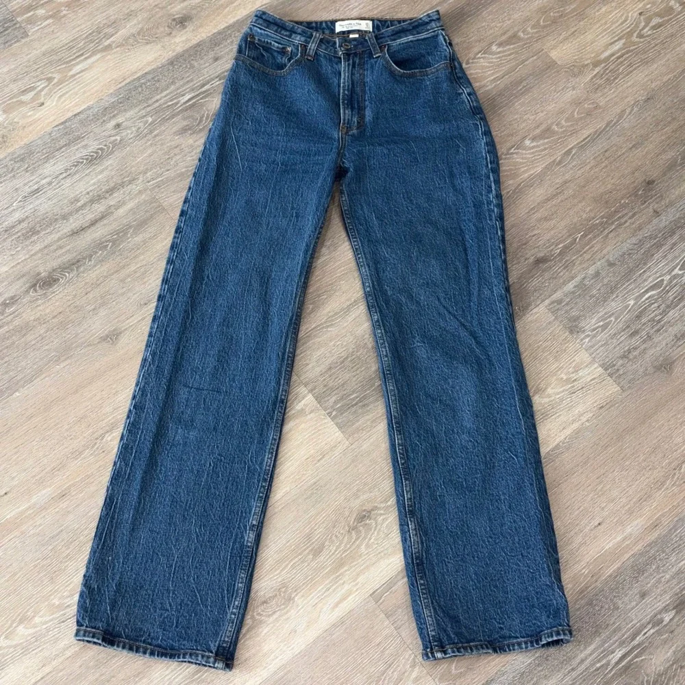 Abercrombie & Fitch Curve Love 90s Relaxed Jean High Rise Blue Denim 25 0R
